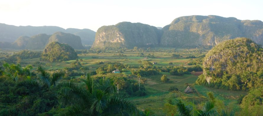 RICK STEVES’ GUIDE TO CUBA